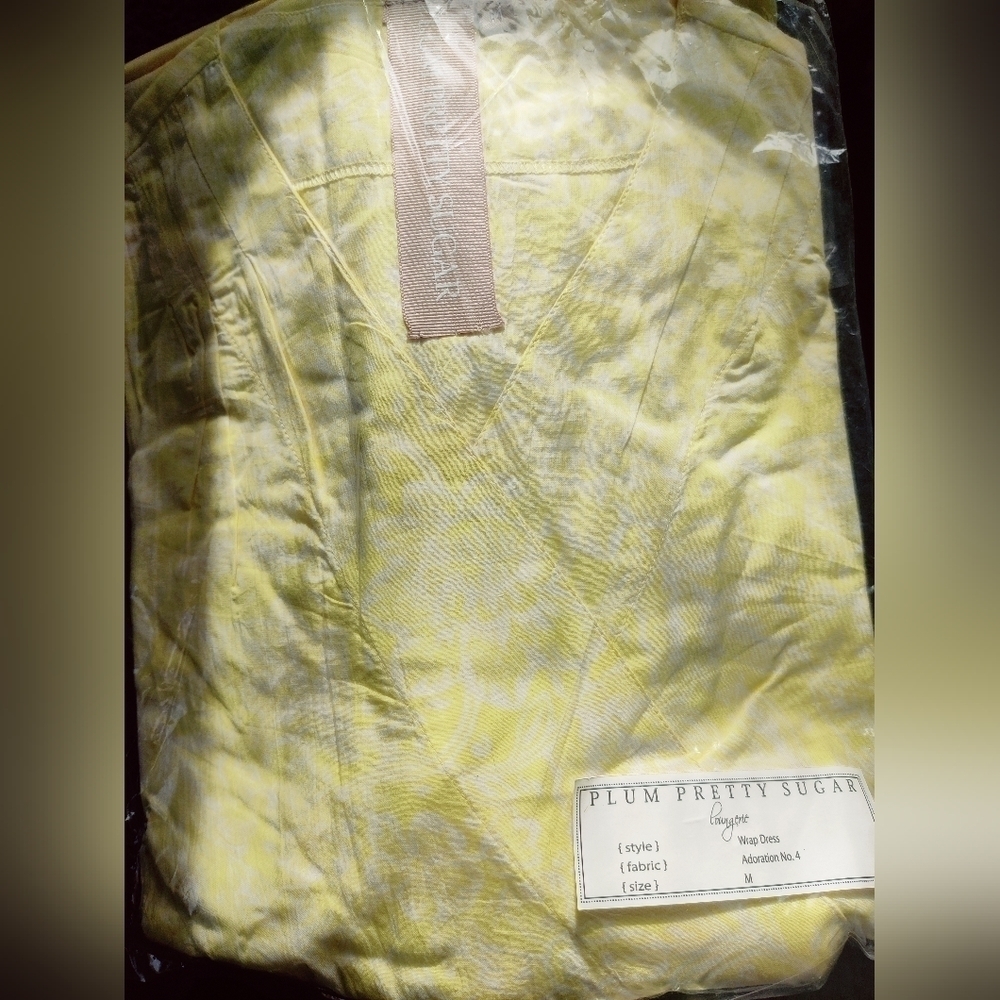 *Plum Pretty Sugar Yellow Botanical Wrap Dress Knee Length Size M NWT - Picture 2 of 6